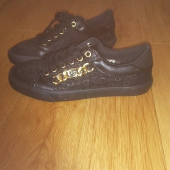 Guess NWOT Black & Gold Shoes Sz 5.5 - Picture 1 of 6